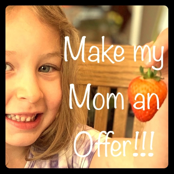 Meet your Posher, Nicole - Picture 1 of 3